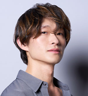 秋元康臣